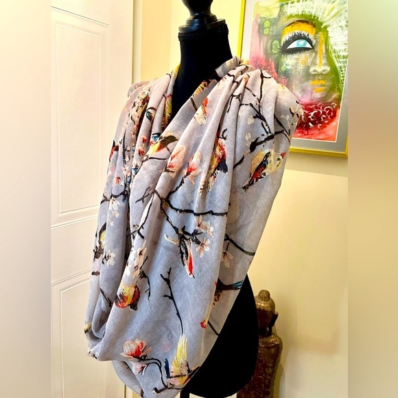 ✅🆒🧣🩶🐦 Simons infinity scarf w/ bird &  branches motif, light grey base fabric - Picture 6 of 10